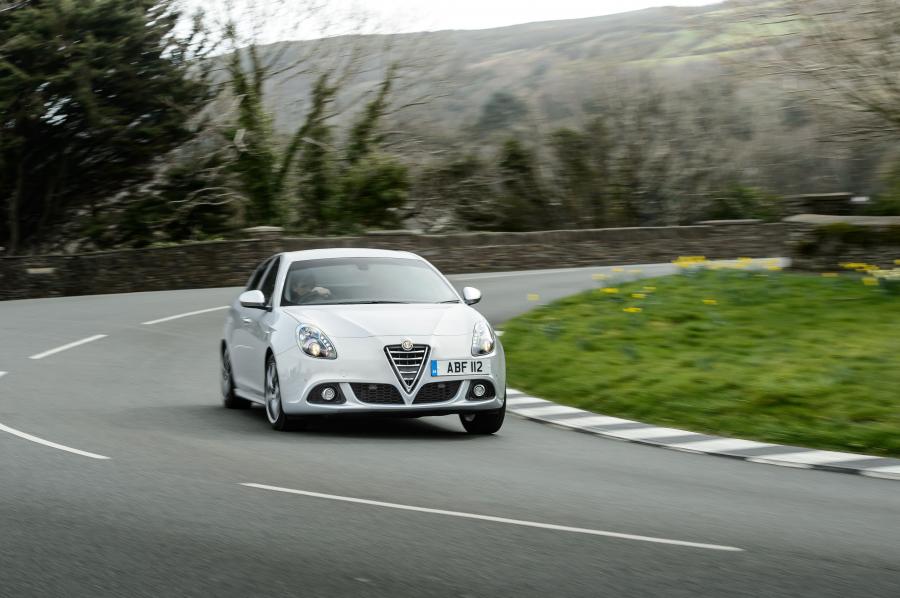  Alfa Romeo Giulietta (940) 2014 года  (UK) (фото 35 из 54)